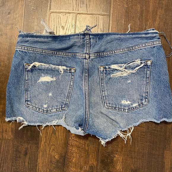 Cute Abercrombie shorts - Picture 2 of 3